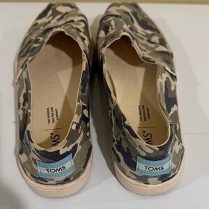 Toms Women's Camouflage Flats